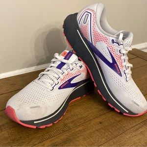Brooks Ghost 14, white leather w/pink & purple accent, like new, size 8.5